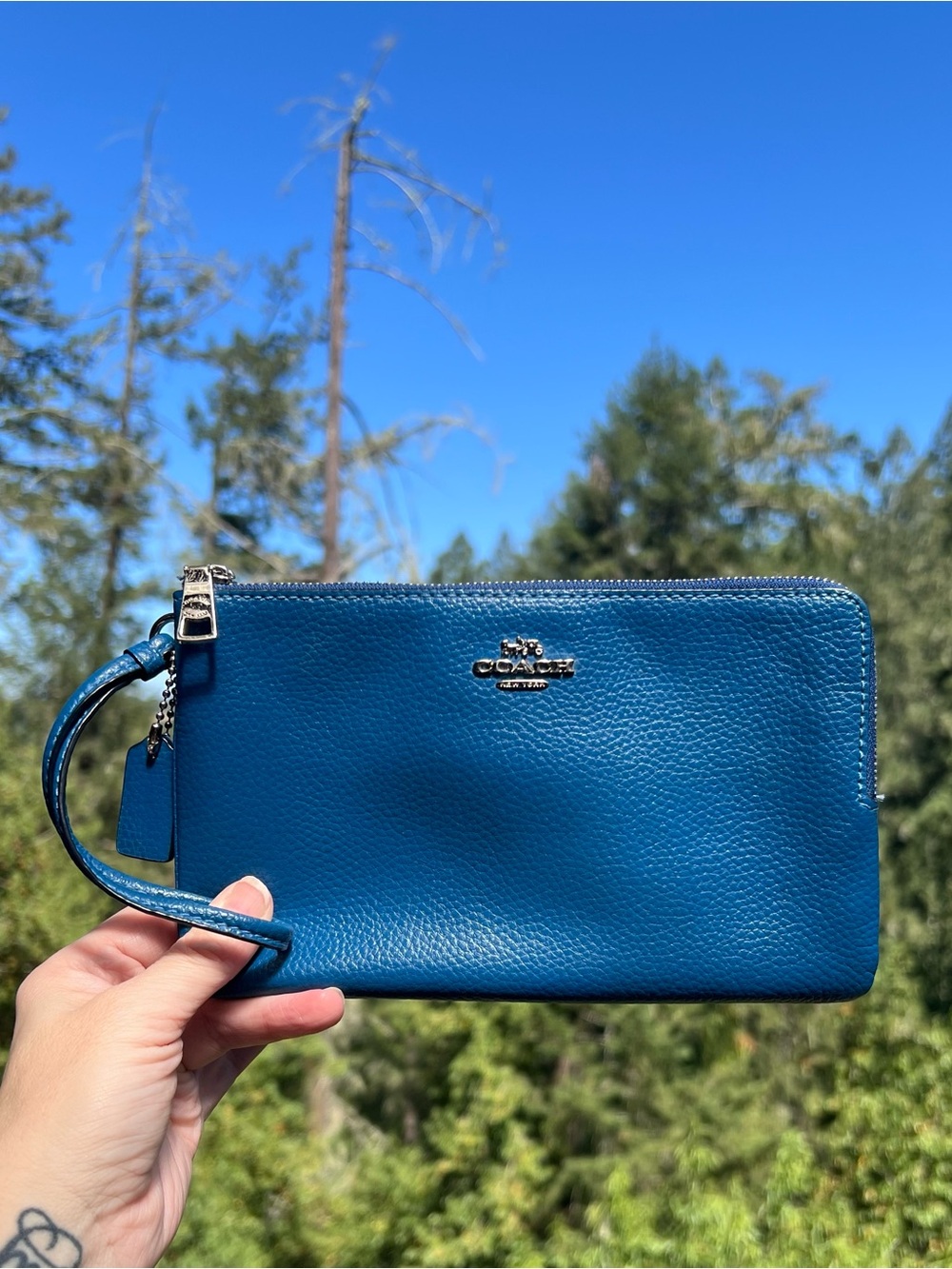 COACH Double Zip Phone Wristlet Wallet Blue Pebbled Leather w Silver Hardware